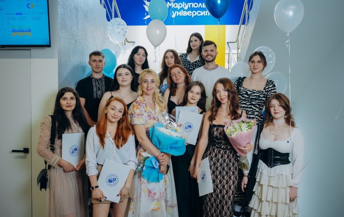 На хвилі мрій: у Маріупольському вручили дипломи бакалаврам